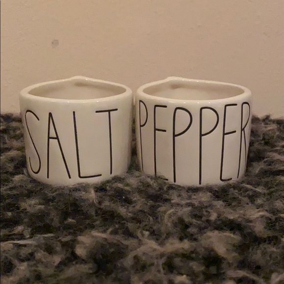 Rae Dunn Boutique Salt & Pepper Stackers - Picture 1 of 2